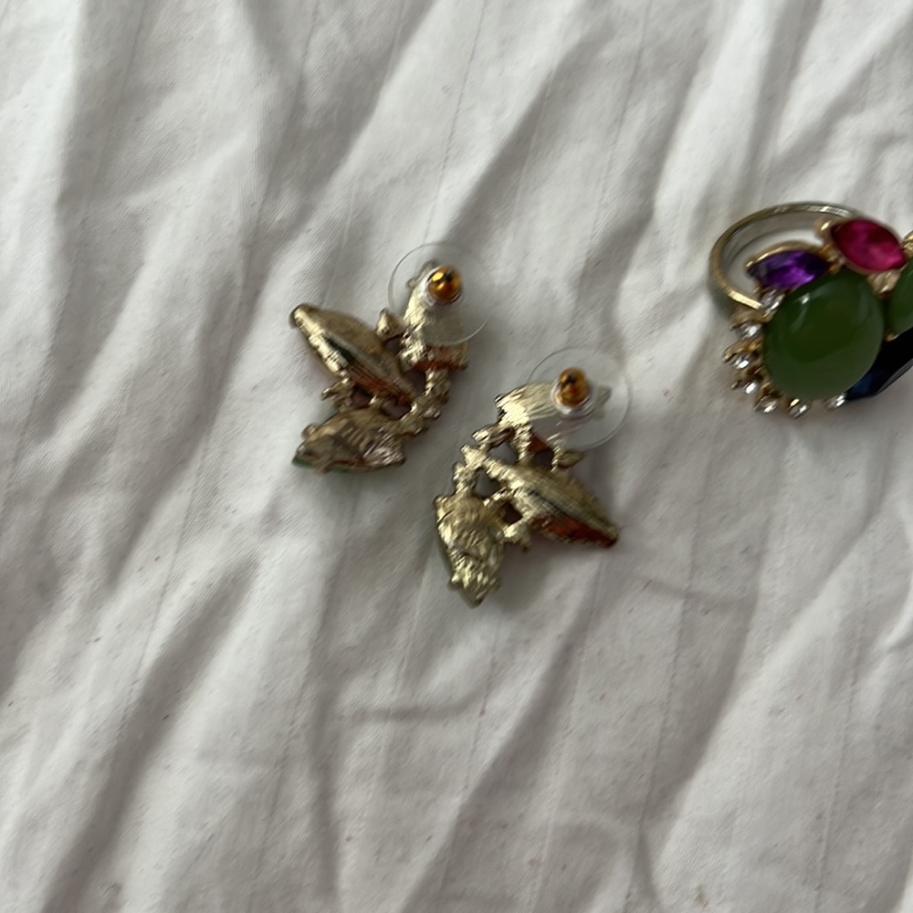 Gorgeous multicolored banana republic cuff like earring and ring set - Picture 2 of 3